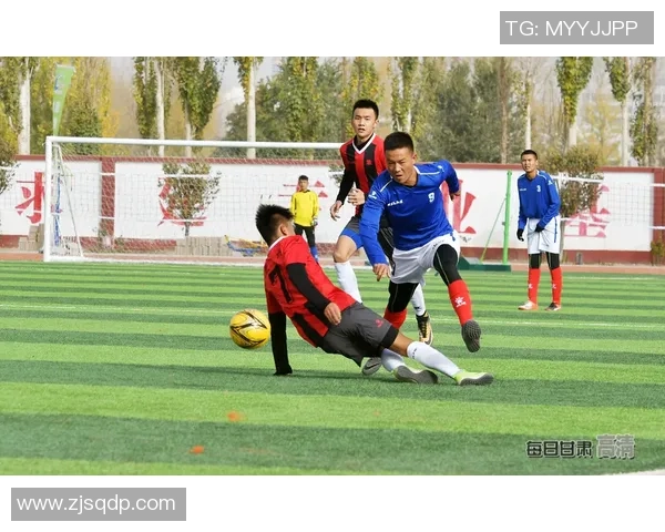 客厅装饰新风尚足球明星画作为家增添活力与激情